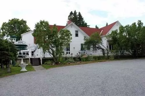 پانسیون Tara Manor Inn