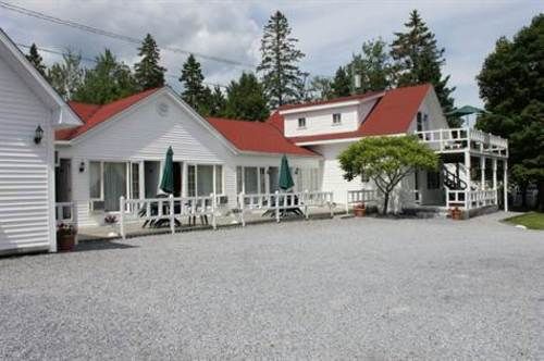 پانسیون Tara Manor Inn