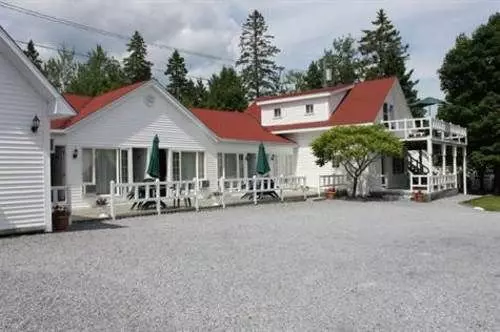 پانسیون Tara Manor Inn