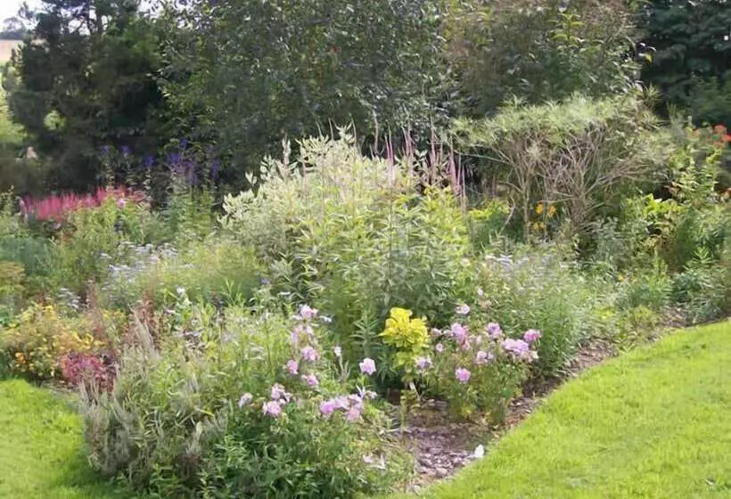 بنسيون Whitchester Christian Centre