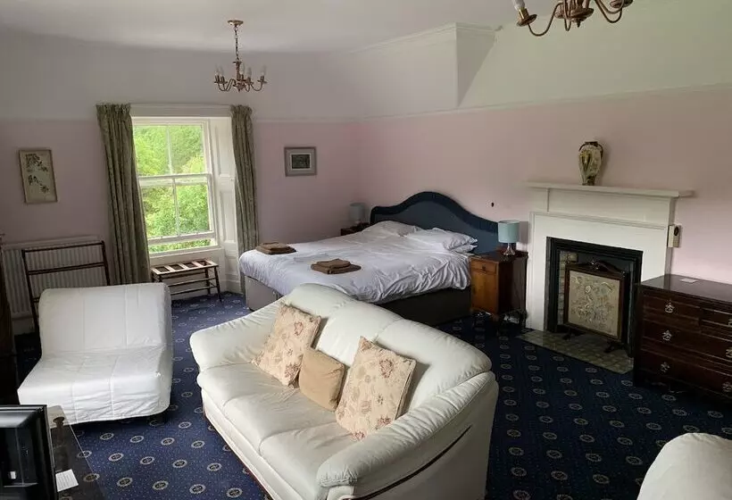 بنسيون Whitchester Christian Centre