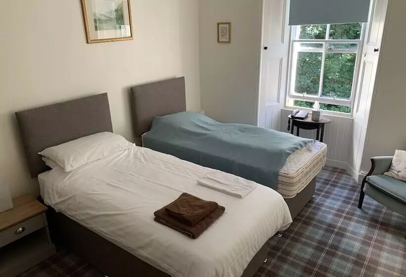 بنسيون Whitchester Christian Centre