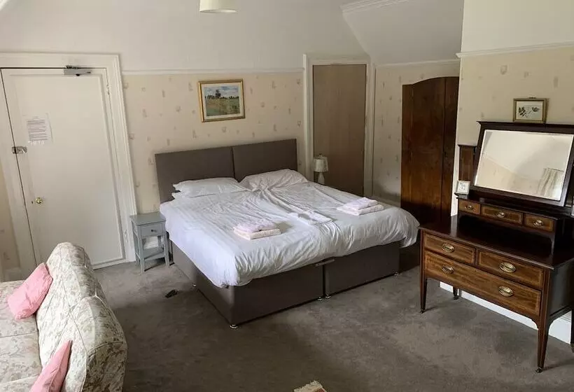 بنسيون Whitchester Christian Centre