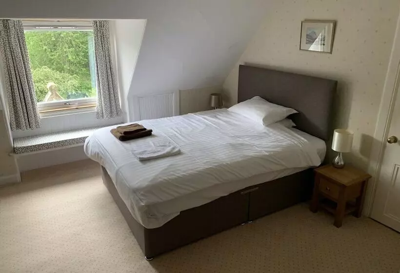 بنسيون Whitchester Christian Centre