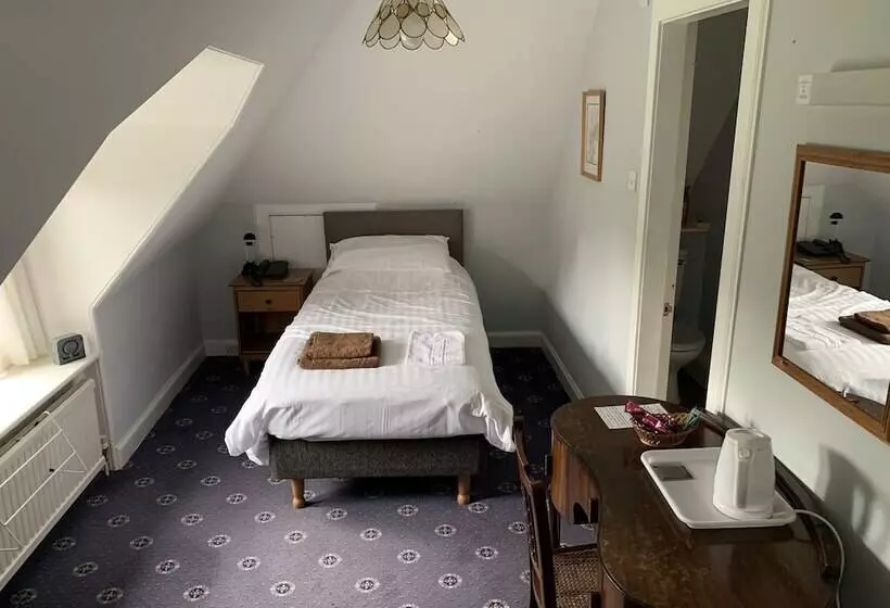 بنسيون Whitchester Christian Centre