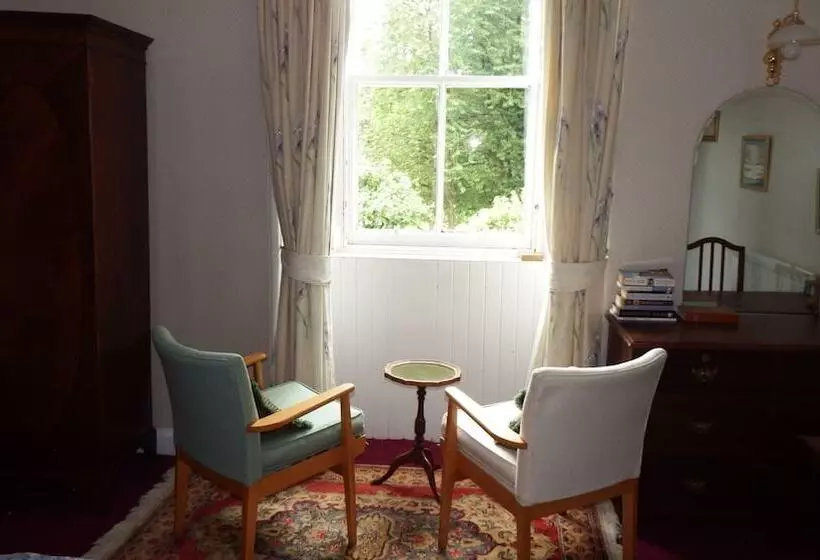 بنسيون Whitchester Christian Centre