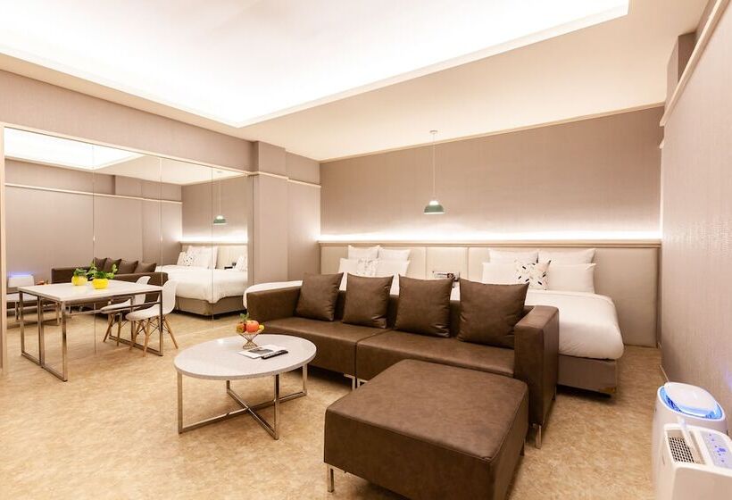 Six Star Motel  Zhongli