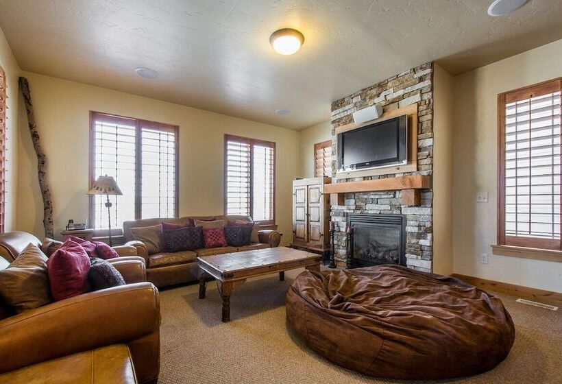 Bear Hollow By Lespri Management