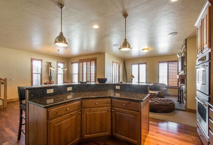 Bear Hollow By Lespri Management