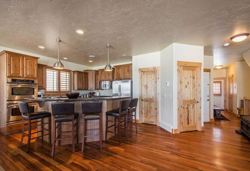 Bear Hollow By Lespri Management