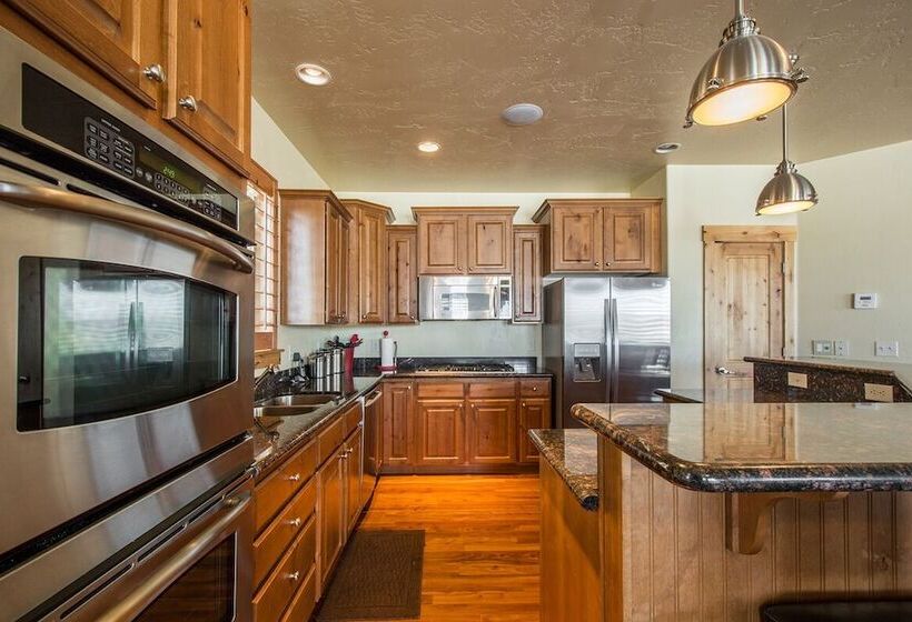 Bear Hollow By Lespri Management