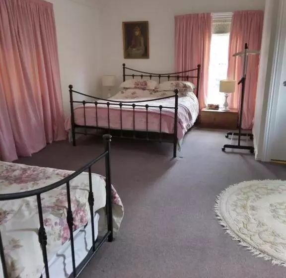 مبيت وإفطار Old Colony Inn