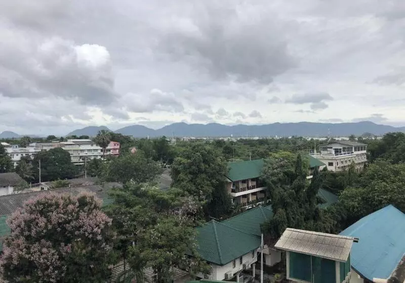 Hotelli Chaam Villa Sun