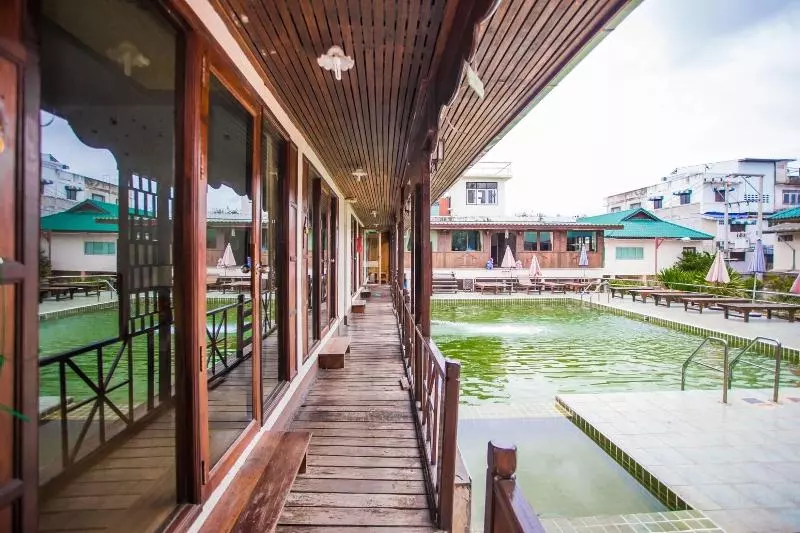 Hotelli Chaam Villa Sun