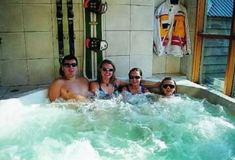 فندق Currawong Lodge