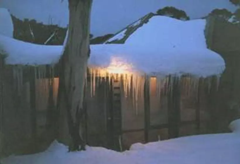 فندق Currawong Lodge