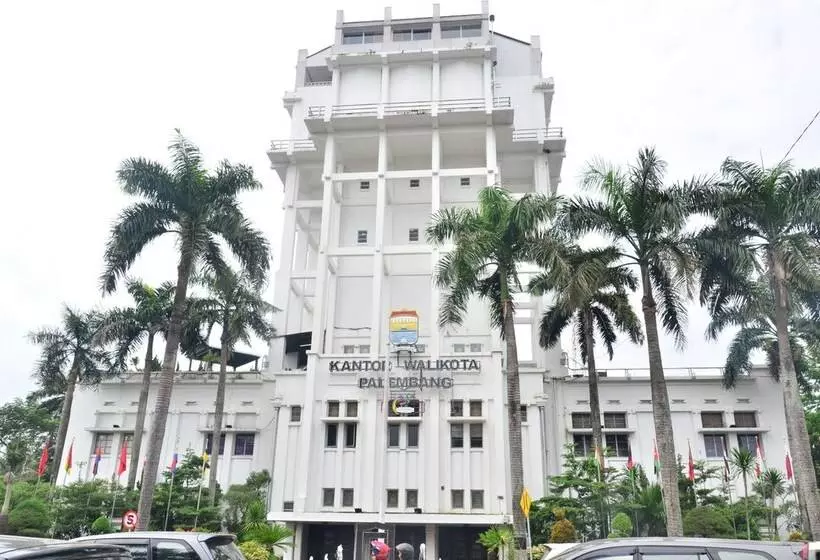 Emilia Hotel By Amazing