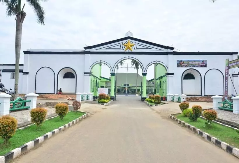 Emilia Hotel By Amazing