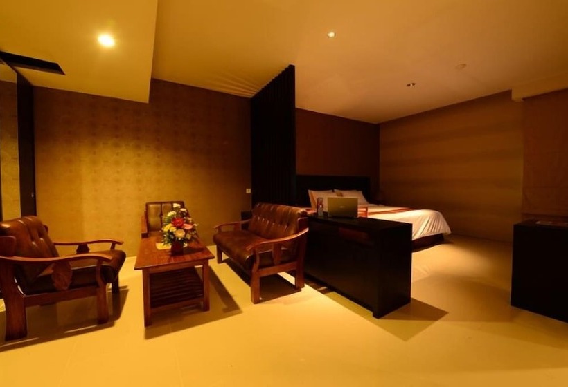 Emilia Hotel By Amazing