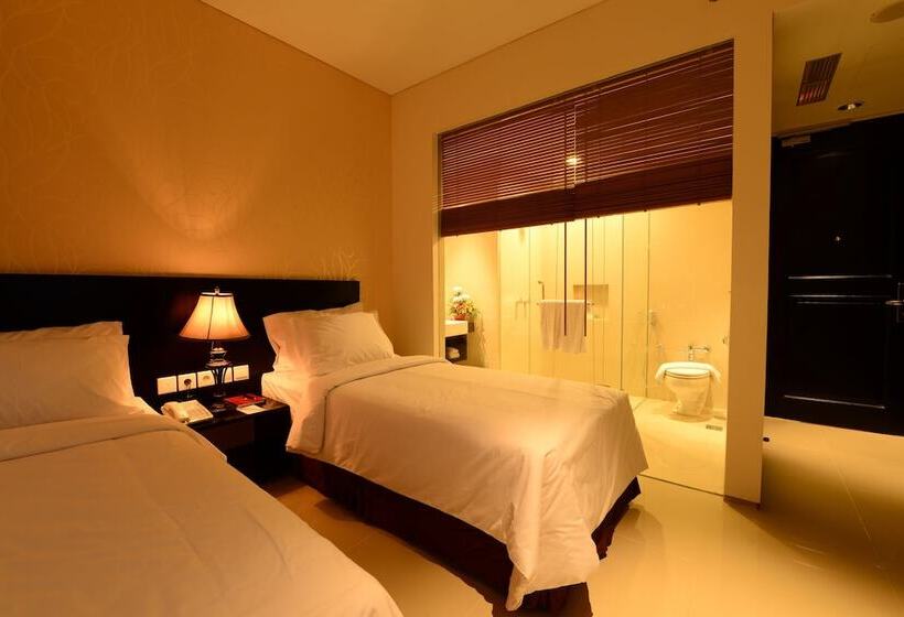 Emilia Hotel By Amazing