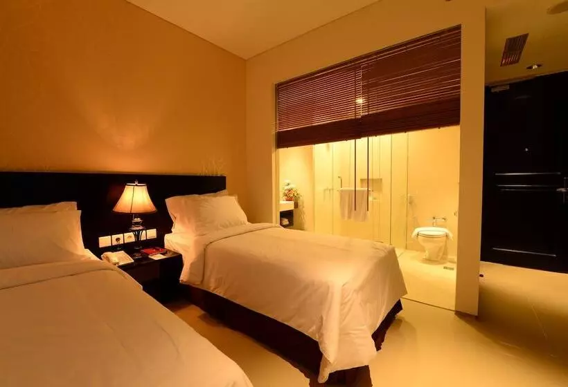 Emilia Hotel By Amazing