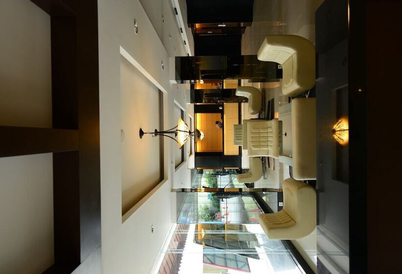 Emilia Hotel By Amazing