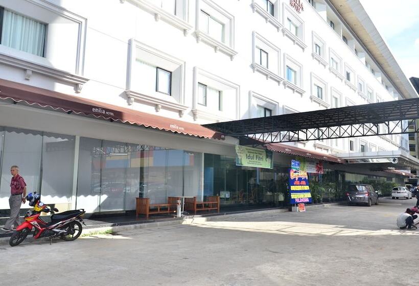 Emilia Hotel By Amazing