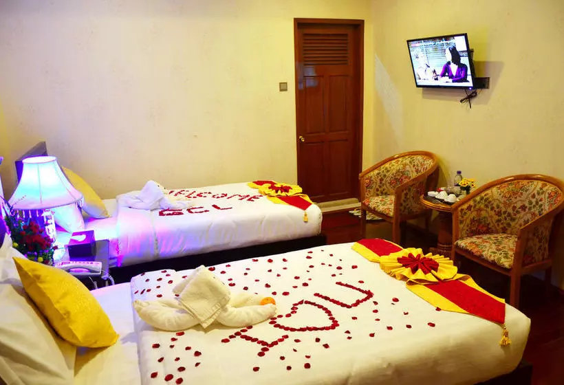 هتل Golden City Light