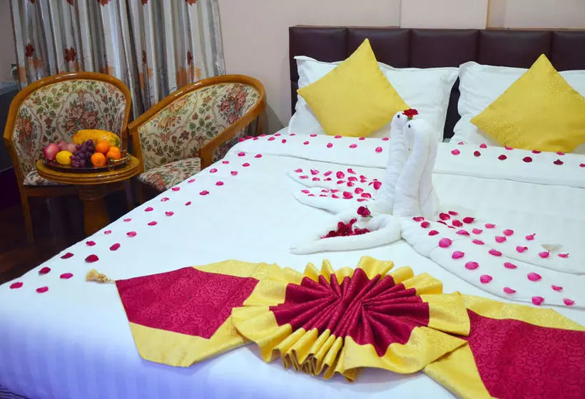 هتل Golden City Light