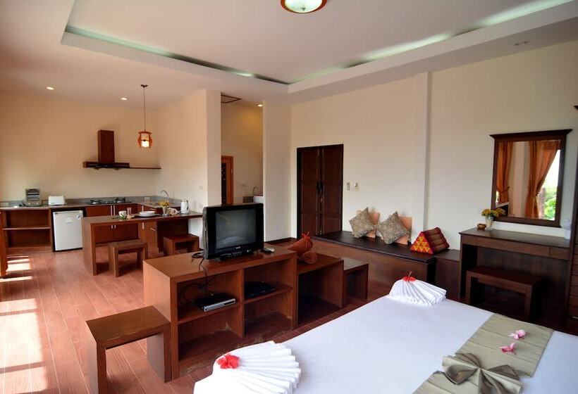 בית מלון כפרי Phuchawee Lanta Villa