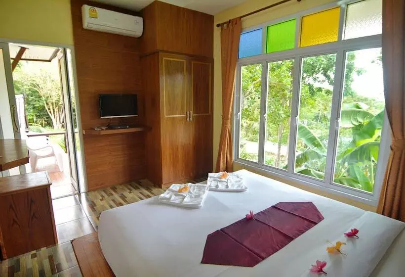 בית מלון כפרי Phuchawee Lanta Villa