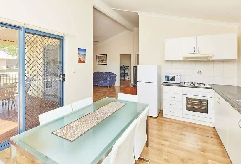 Отель Rac Cable Beach Holiday Park