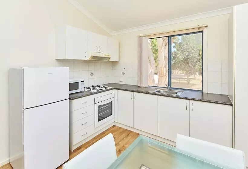 Отель Rac Cable Beach Holiday Park