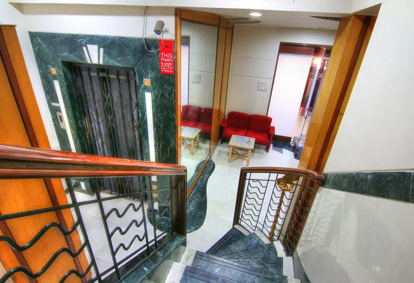 هتل Zo Rooms Goregaon Railway Station