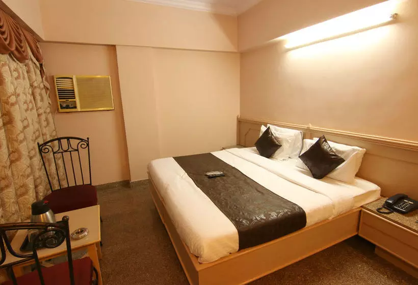 هتل Zo Rooms Goregaon Railway Station