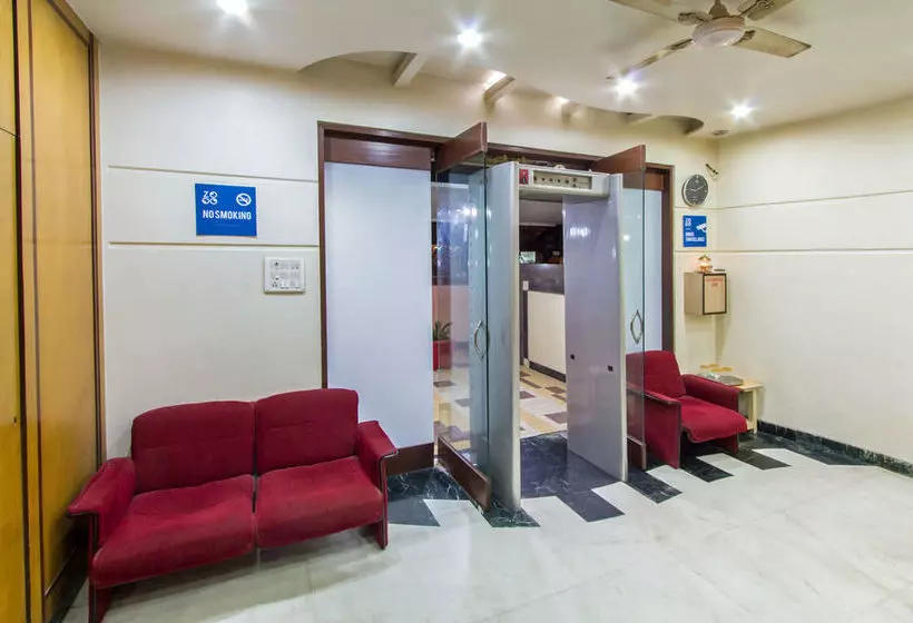 هتل Zo Rooms Goregaon Railway Station