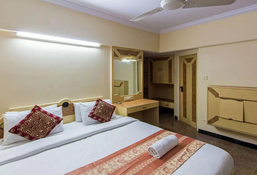 هتل Zo Rooms Goregaon Railway Station