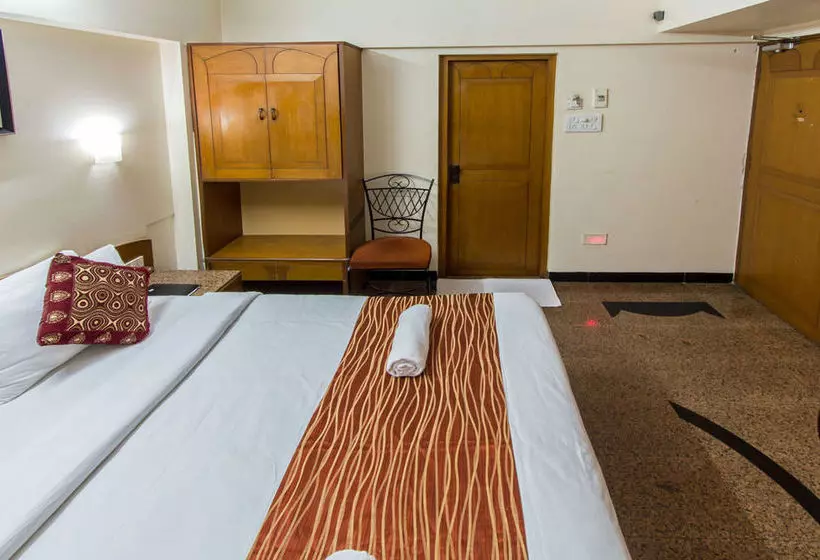 هتل Zo Rooms Goregaon Railway Station