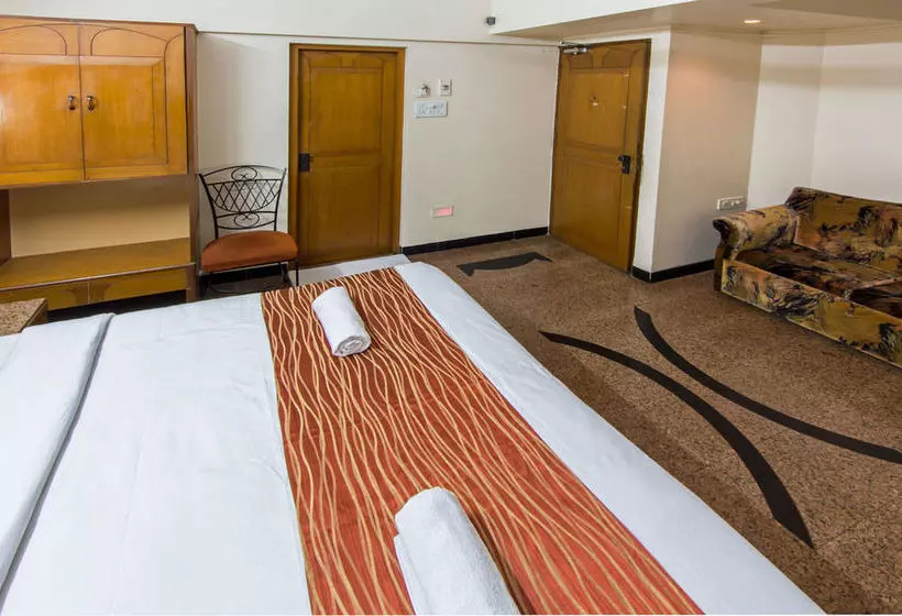 هتل Zo Rooms Goregaon Railway Station