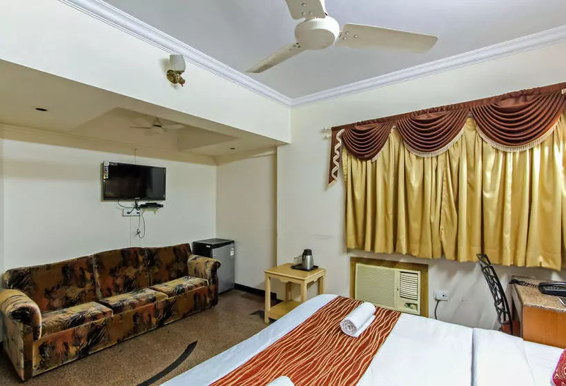 هتل Zo Rooms Goregaon Railway Station
