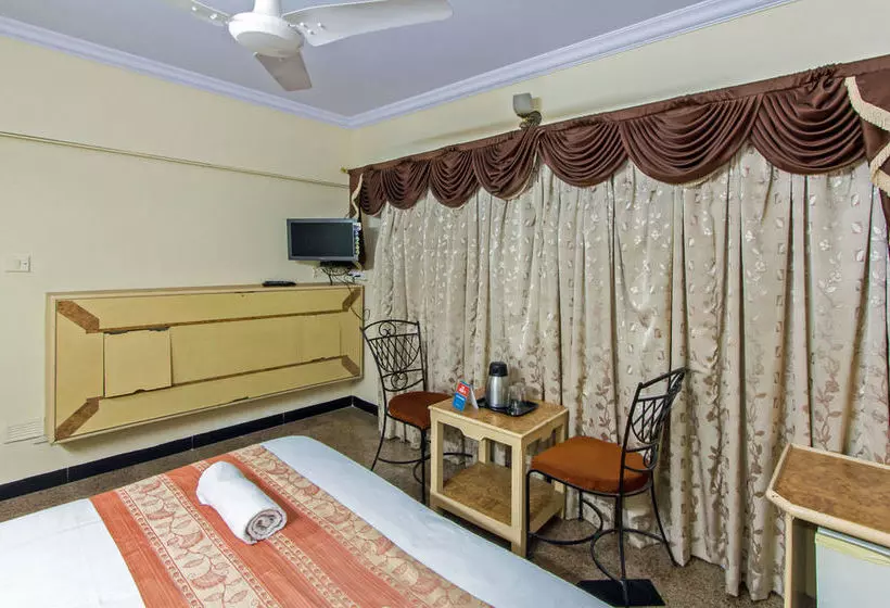 هتل Zo Rooms Goregaon Railway Station