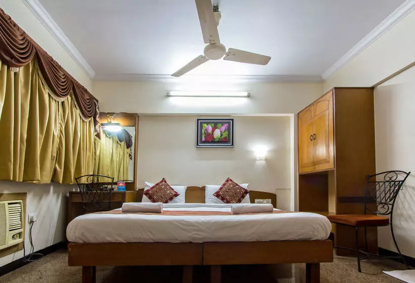 هتل Zo Rooms Goregaon Railway Station