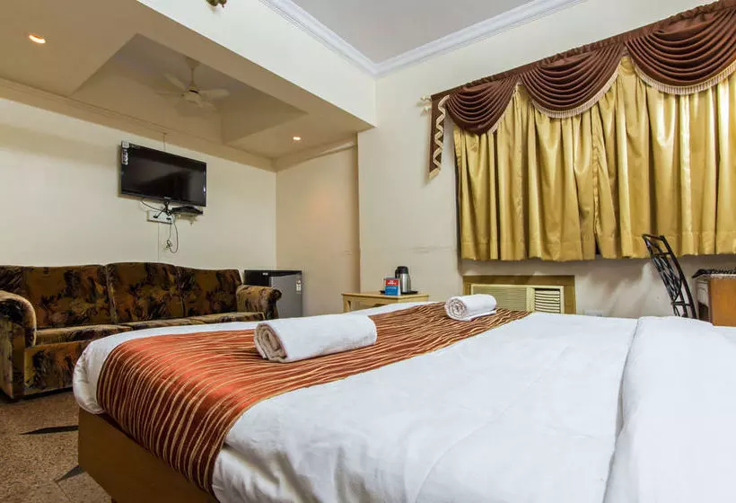 هتل Zo Rooms Goregaon Railway Station