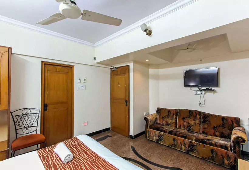 هتل Zo Rooms Goregaon Railway Station