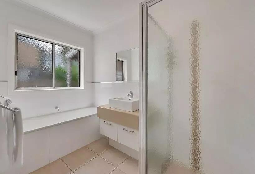 Kennedy Holiday Villas