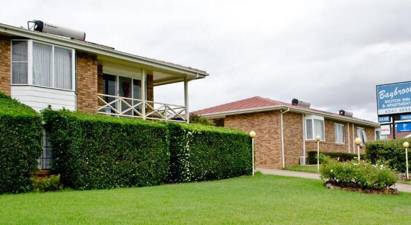 モーテル Baybrook Motor Inn