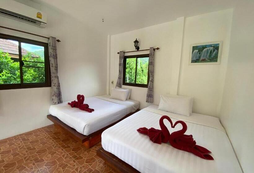 Пансион Khao Sok Jungle Huts Resort