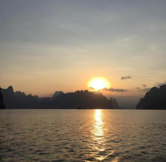 Пансион Khao Sok Jungle Huts Resort