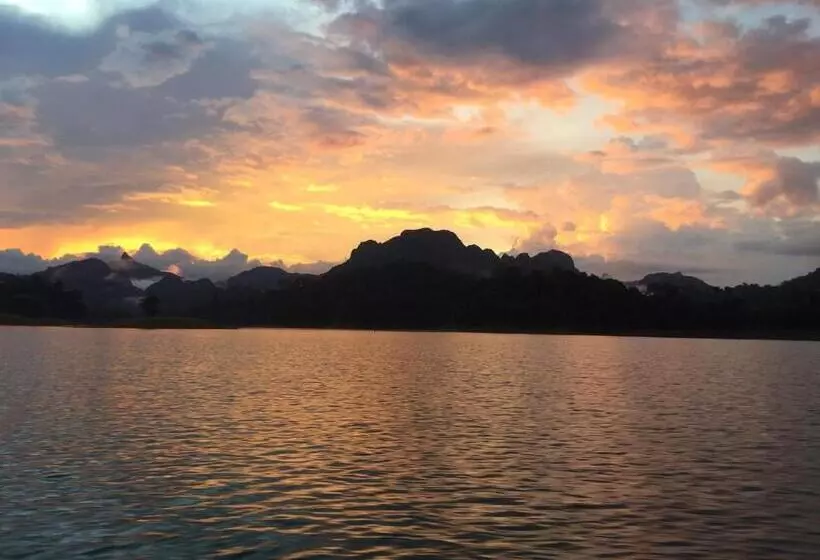 Пансион Khao Sok Jungle Huts Resort