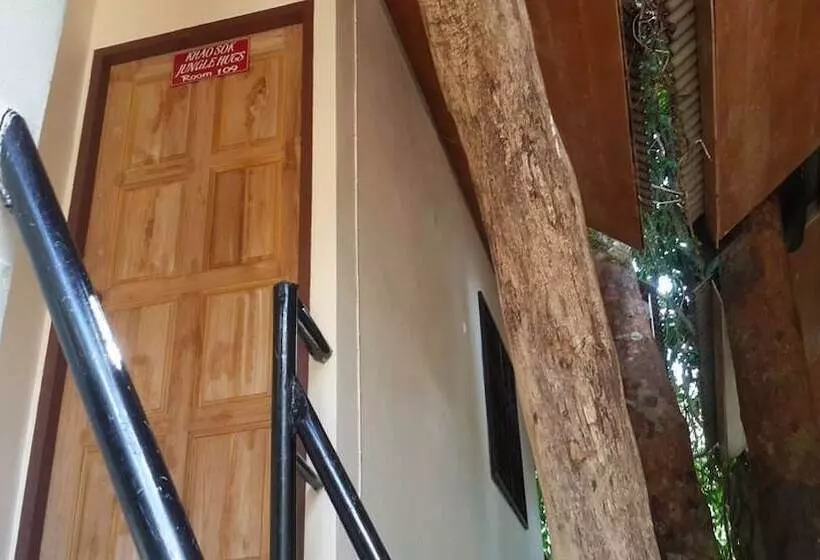 Пансион Khao Sok Jungle Huts Resort